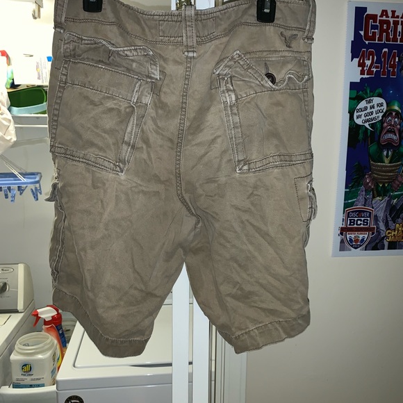 American Eagle Cargo Shorts - Picture 2 of 3